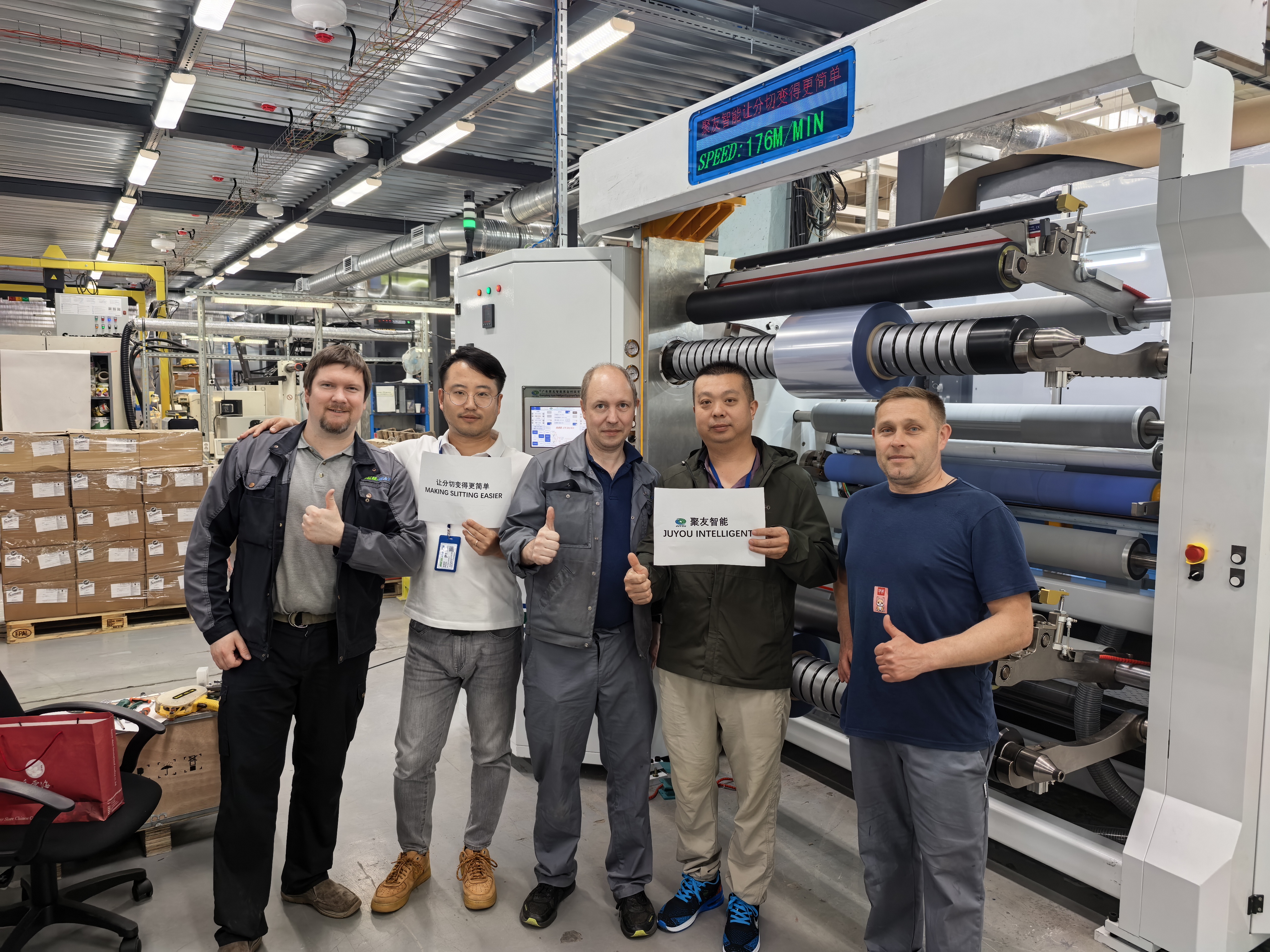 Triplica l'efficienza: la soluzione personalizzata SF-1000 per il taglio di pellicole in Russia
