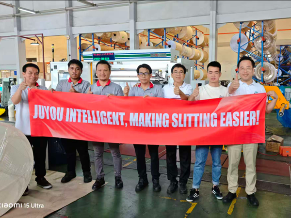 La taglierina Juyou SF-850 &egrave; ora disponibile al Thai KK: una nuova pietra miliare nella leadership autoadesiva